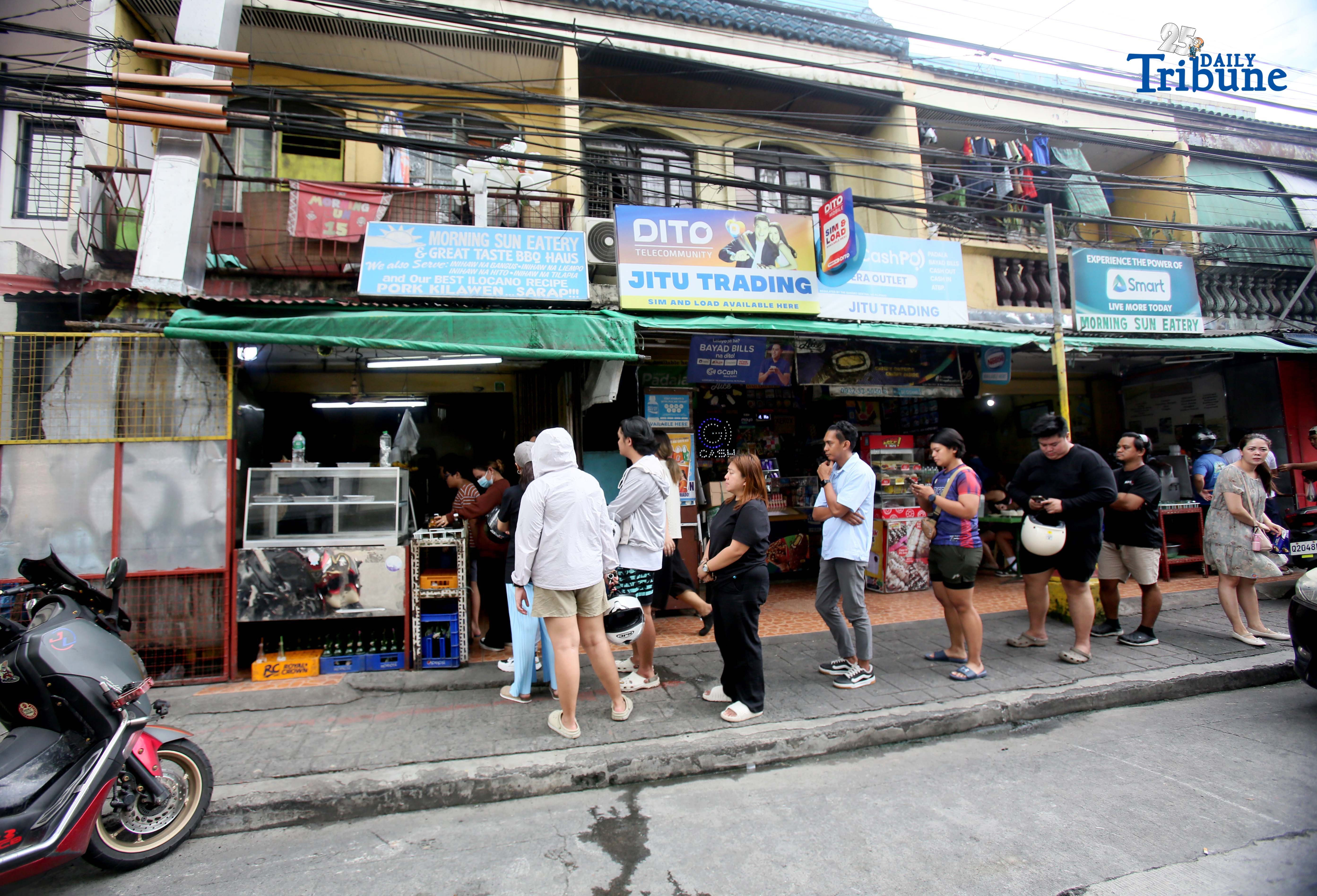 (October 31 2025) Customers queuing at Morning Sun Eatery in Quezon City on Friday October 31 2025 to buy  barbecue. The Morning Sun Eatery offers  Ilocano dishes and barbecue, earning a place in the first Michelin Guide Philippines 2026, announced on Oct. 30. The modest karinderya received the Bib Gourmand recognition, awarded to restaurants that serve exceptional food at reasonable prices, they are now among the 25 Bib Gourmand dining destinations in the Philippines.  Photo/Analy Labor