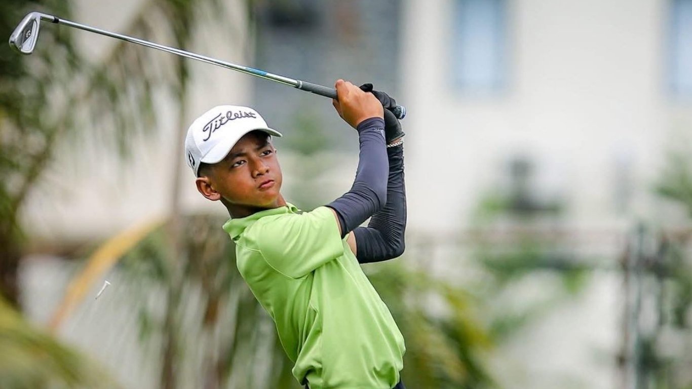 Saban trails Thai by 1 in rain-hit tourney