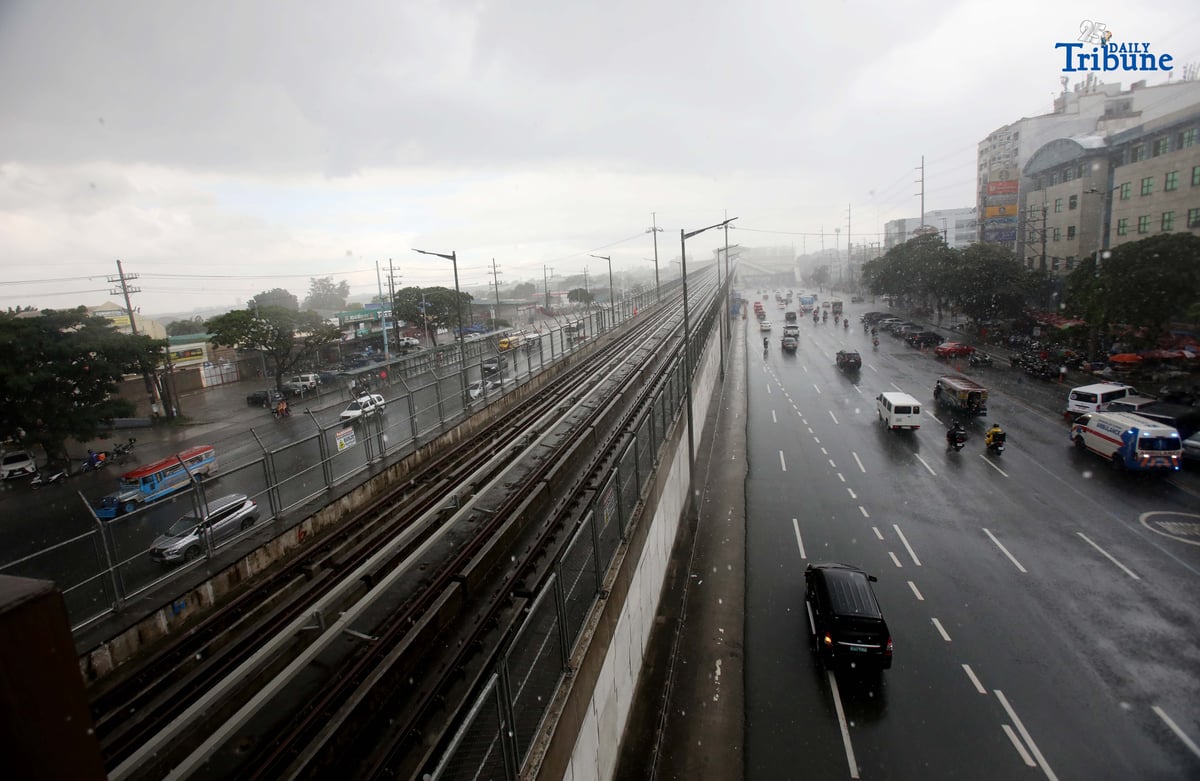 (November 01 2025) Motorists plying freely along Commonwealth Avenue in Quezon City on Saturday November 1 2025, the All Saints day Celebration, when suddenly heavy down pour fall. Photo/ Analy Labor