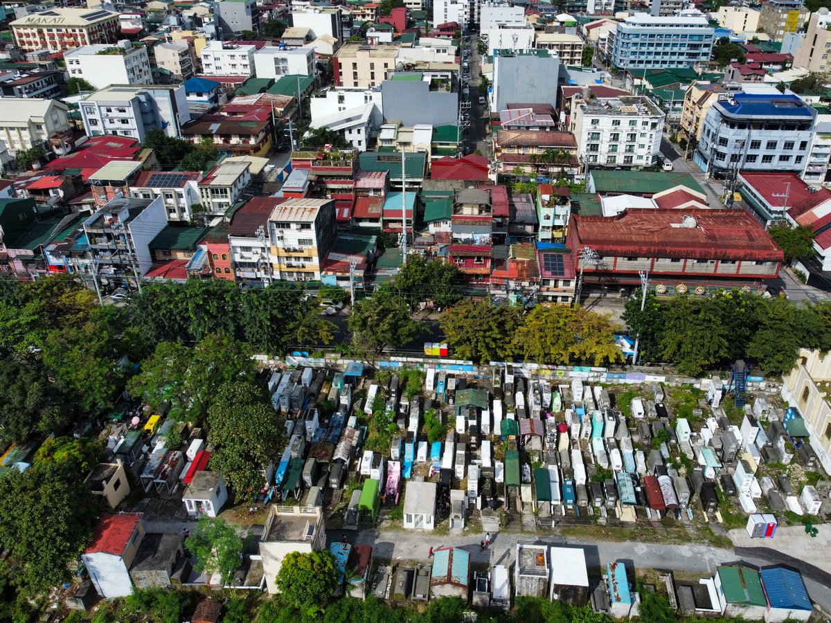 Manila South Cemetery from above