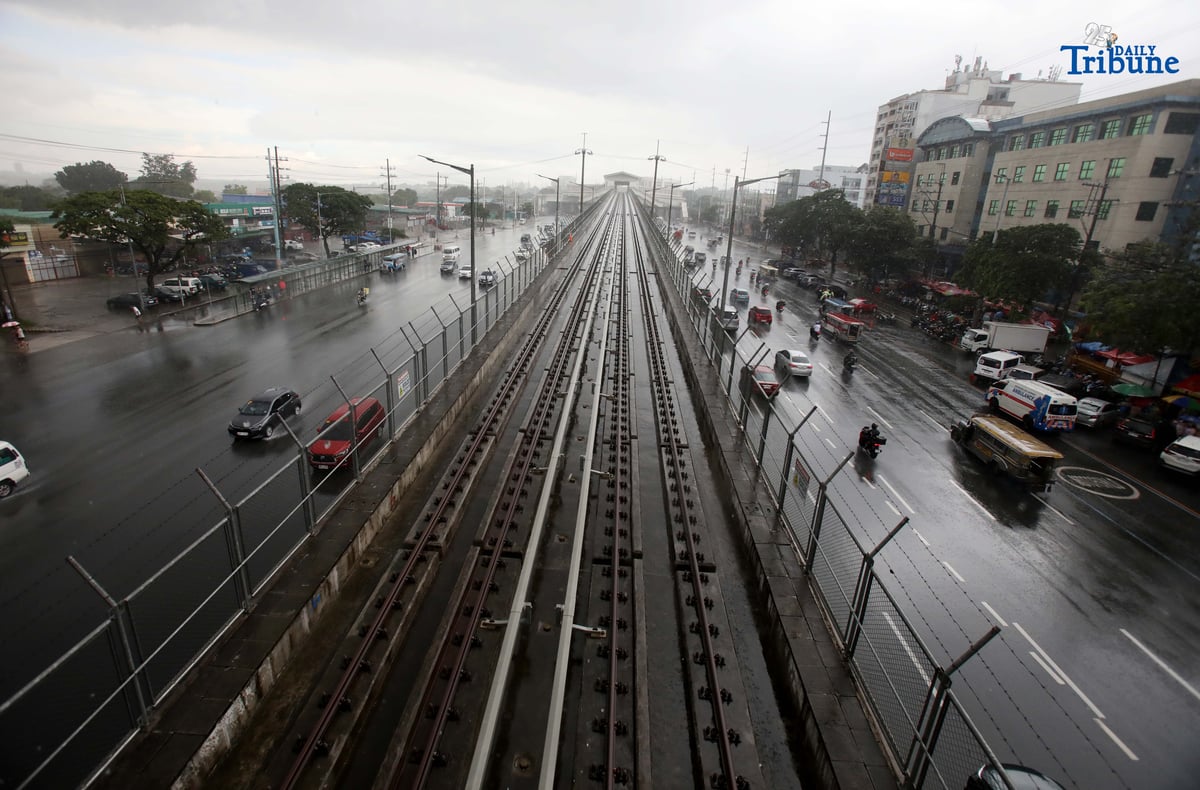 (November 01 2025) Motorists plying freely along Commonwealth Avenue in Quezon City on Saturday November 1 2025, the All Saints day Celebration, when suddenly heavy down pour fall. Photo/ Analy Labor