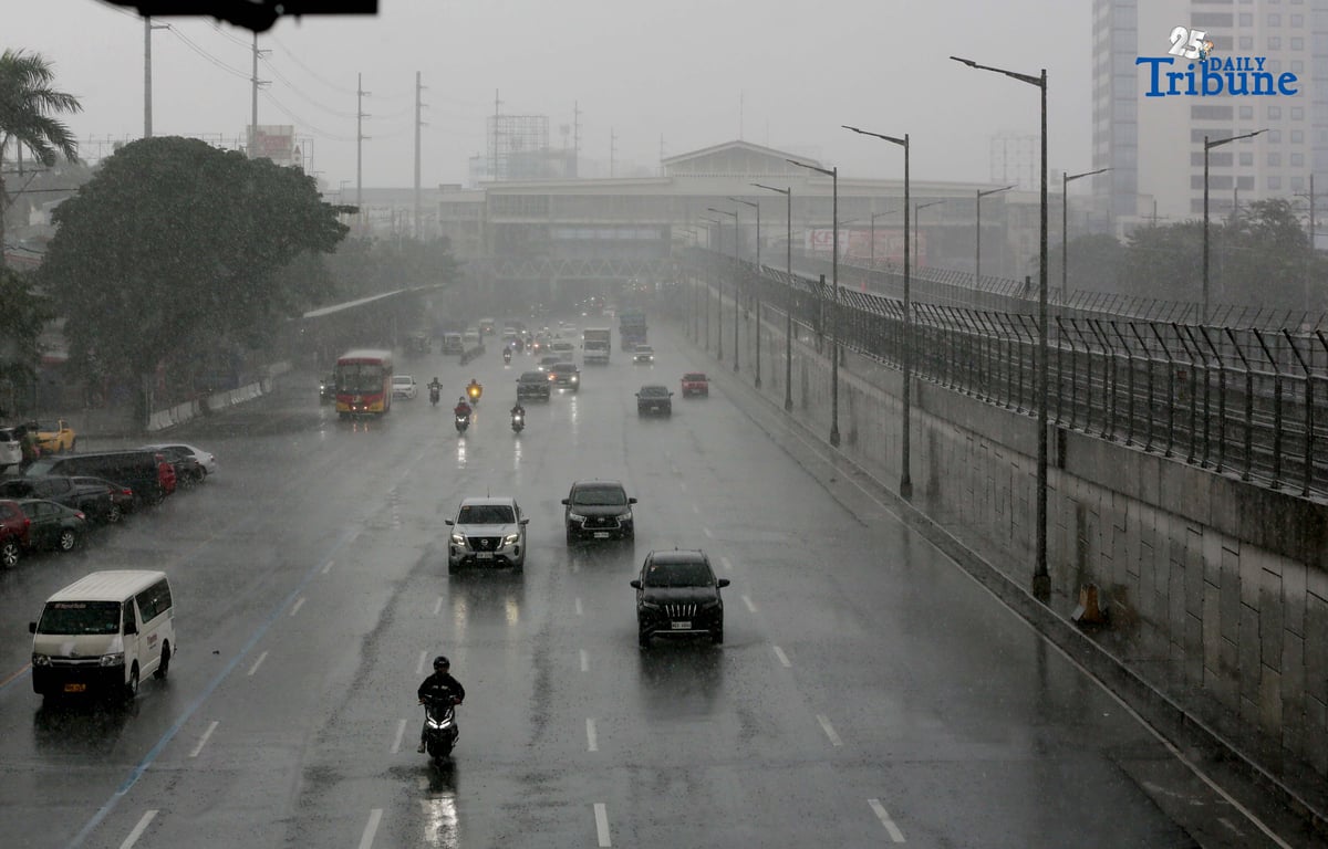 (November 01 2025) Motorists plying freely along Commonwealth Avenue in Quezon City on Saturday November 1 2025, the All Saints day Celebration, when suddenly heavy down pour fall. Photo/ Analy Labor