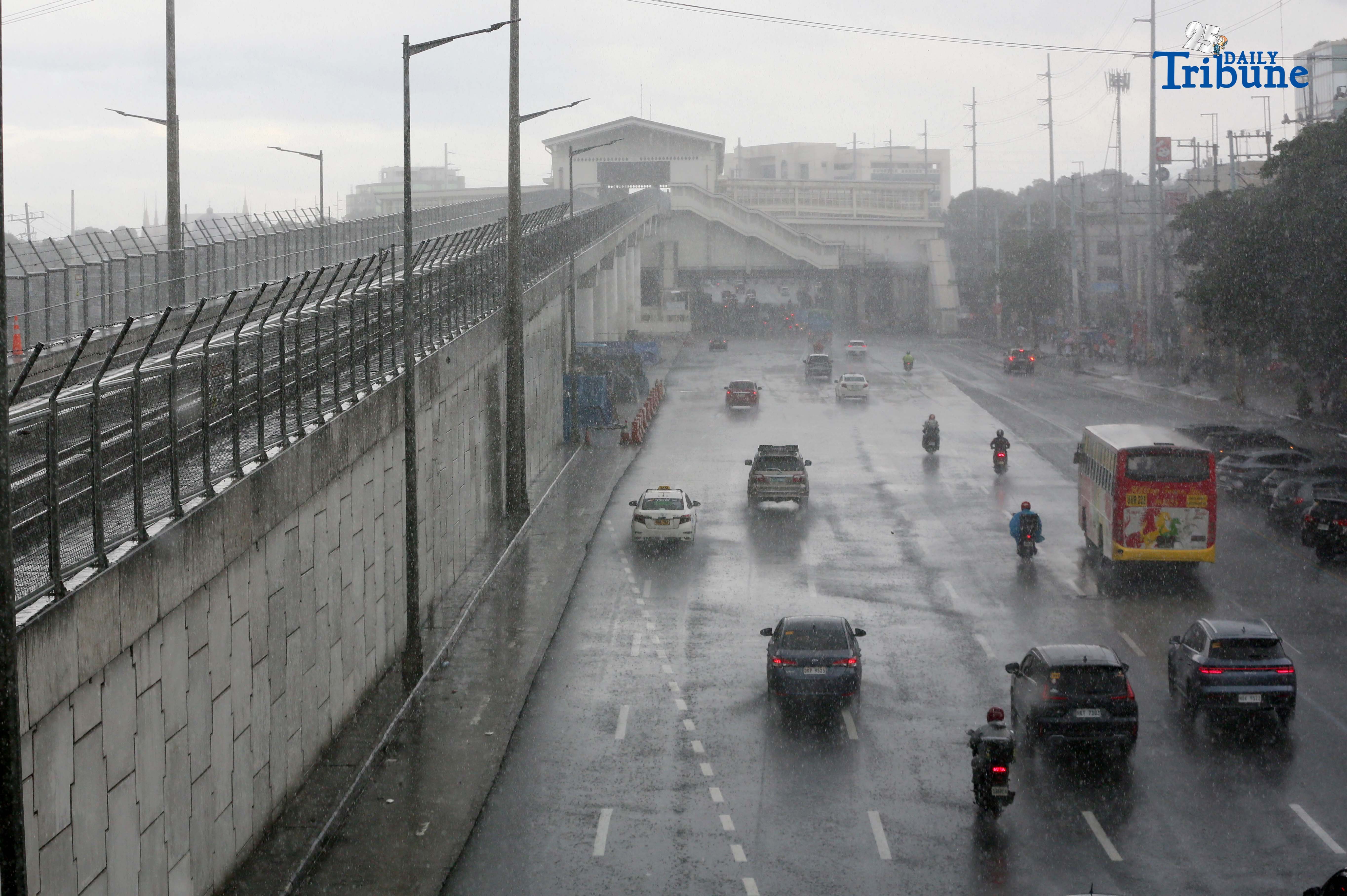 (November 01 2025) Motorists plying freely along Commonwealth Avenue in Quezon City on Saturday  November 1 2025, the All Saints day Celebration, when suddenly heavy down pour fall. Photo/ Analy Labor