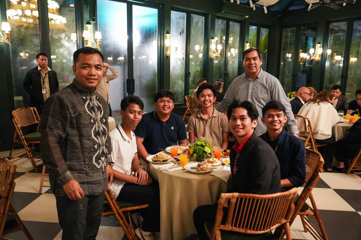Rex Joseph Padilla, Larry Lacambra Jr., John Michael C. Hernandez, Lance Jansen Tipawan Alvarez, Dharell Carl D. Lapuz and Renato M. Alejandro Fernandez.