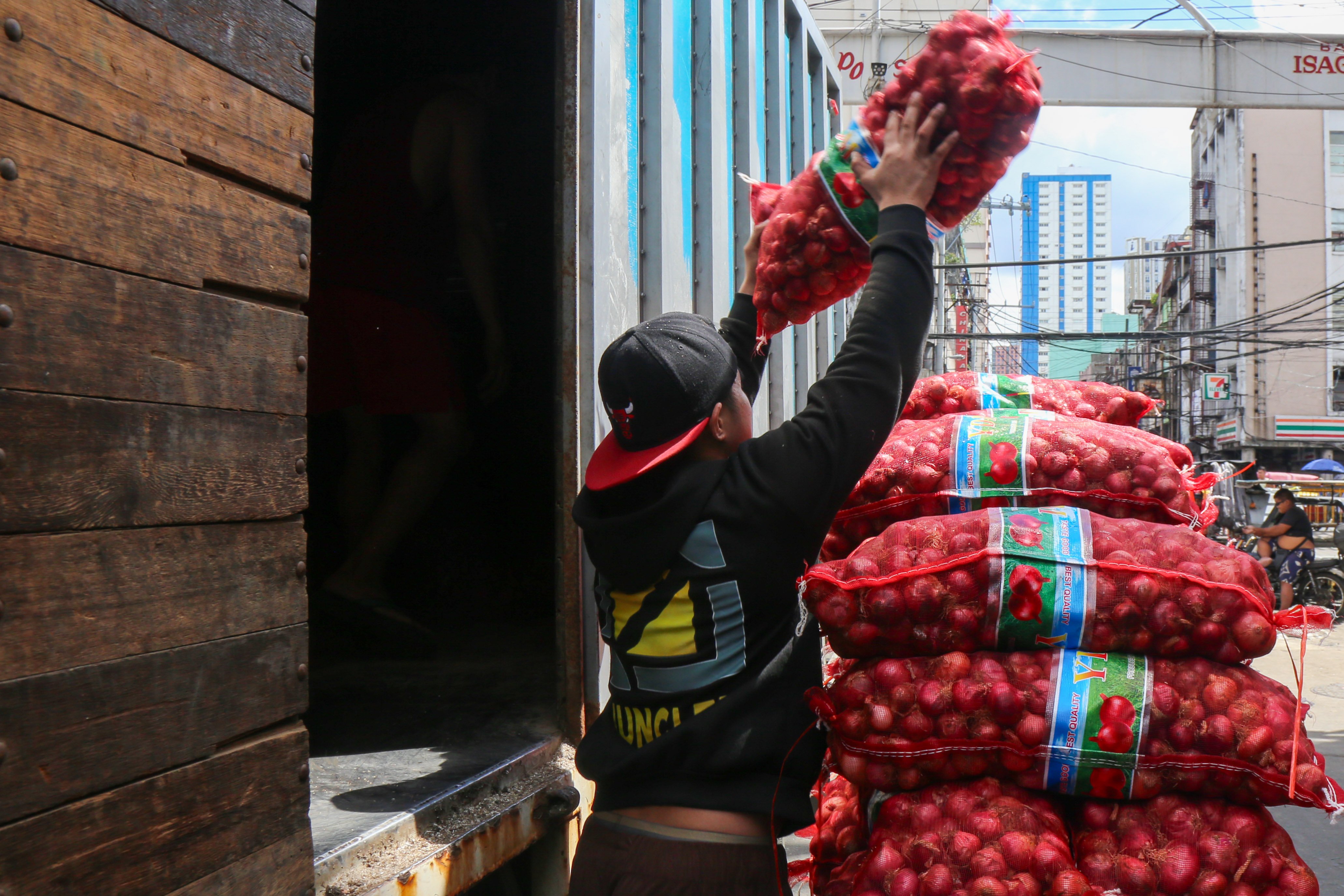 Holiday red onion prices draw scrutiny