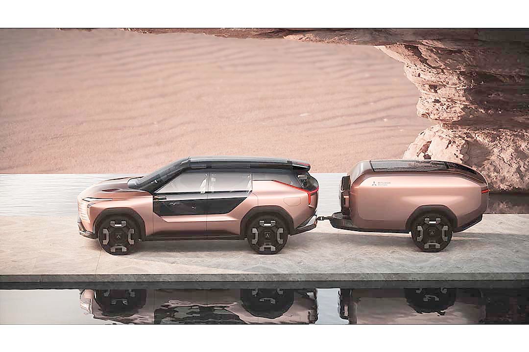 ELEVANCE concept shows Mitsubishi’s future-ready design in a bold, copper-toned body built for all terrains.