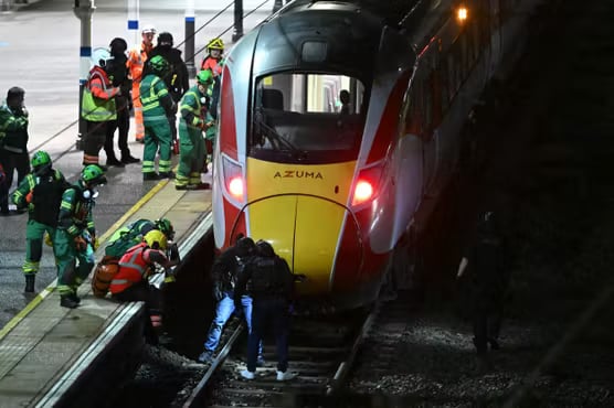 Two British men held for train stabbing