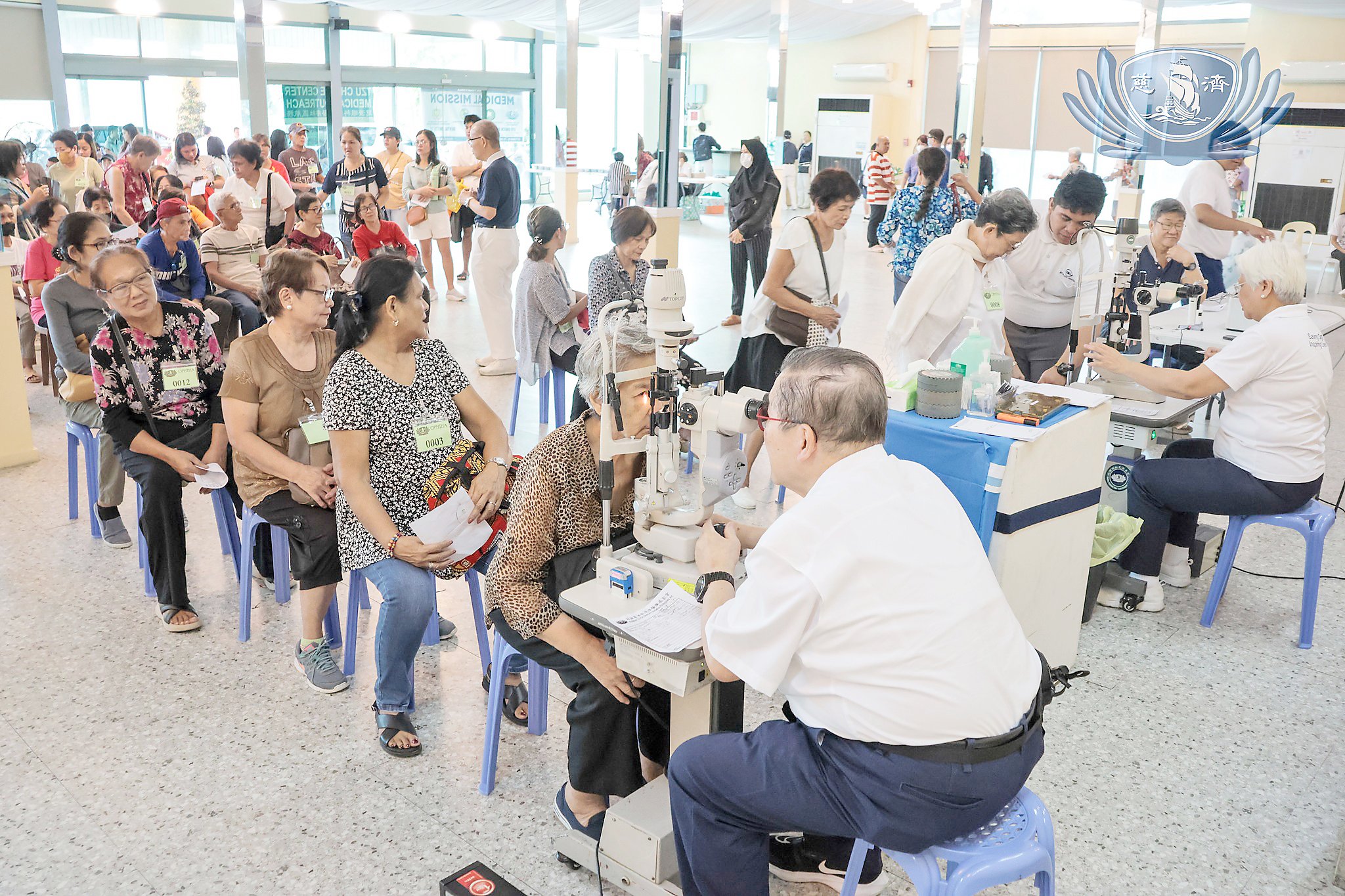 Tzu Chi serves 113 in Subic medical mission