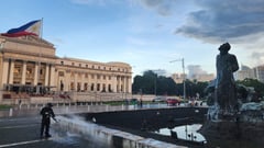 Monument and memory refreshed: The National Museum and Kärcher partner 
to clean Gomburza landmark
