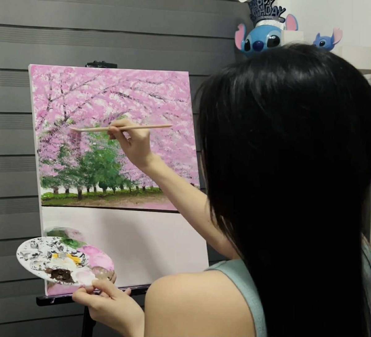 Visual Artist Cheche Tolentino at work.