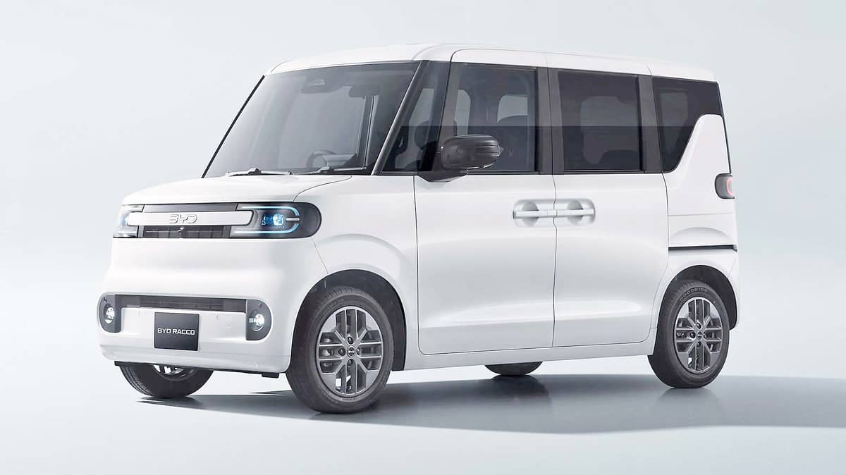 FRONT design keeps the boxy kei-car shape with clean lines and short overhangs.