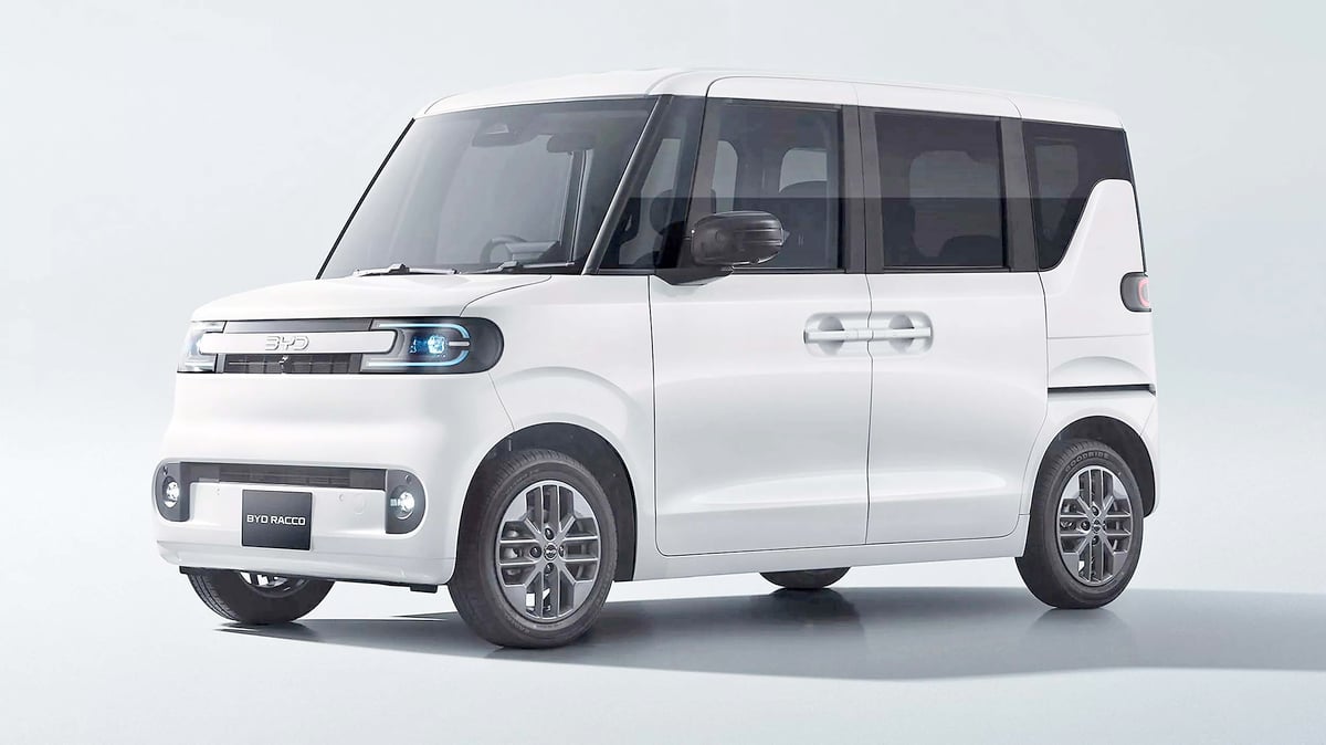 FRONT design keeps the boxy kei-car shape with clean lines and short overhangs.