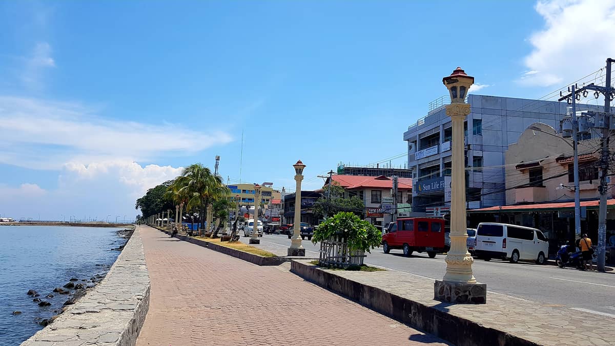 Dumaguete City’s famous Rizal Boulevard.