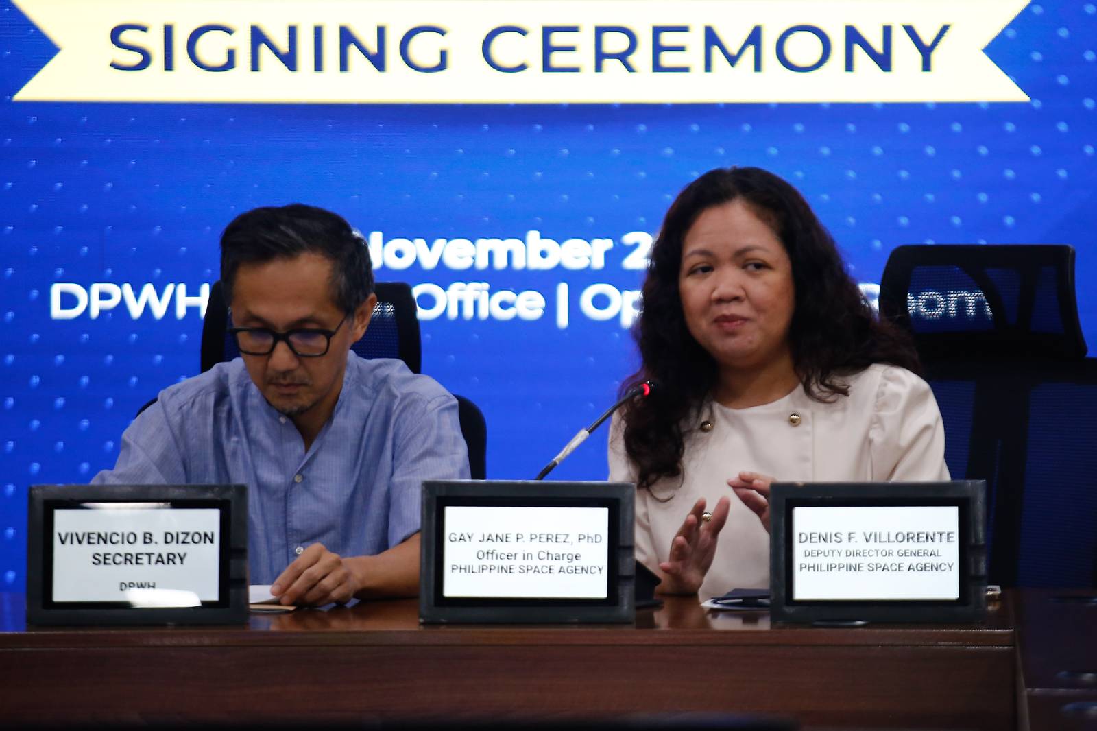 Department of Public Works and Highways Secretary Vince Dizon signs a memorandum of agreement with the Philippine Space Agency, represented by Officer-in-Charge Dr. Gay Jane Perez, at the DPWH Office in Manila on the morning of 03 November 2025. The agreement aims to harness space science and technology and utilize geospatial analytics, historical data, and images in project monitoring.