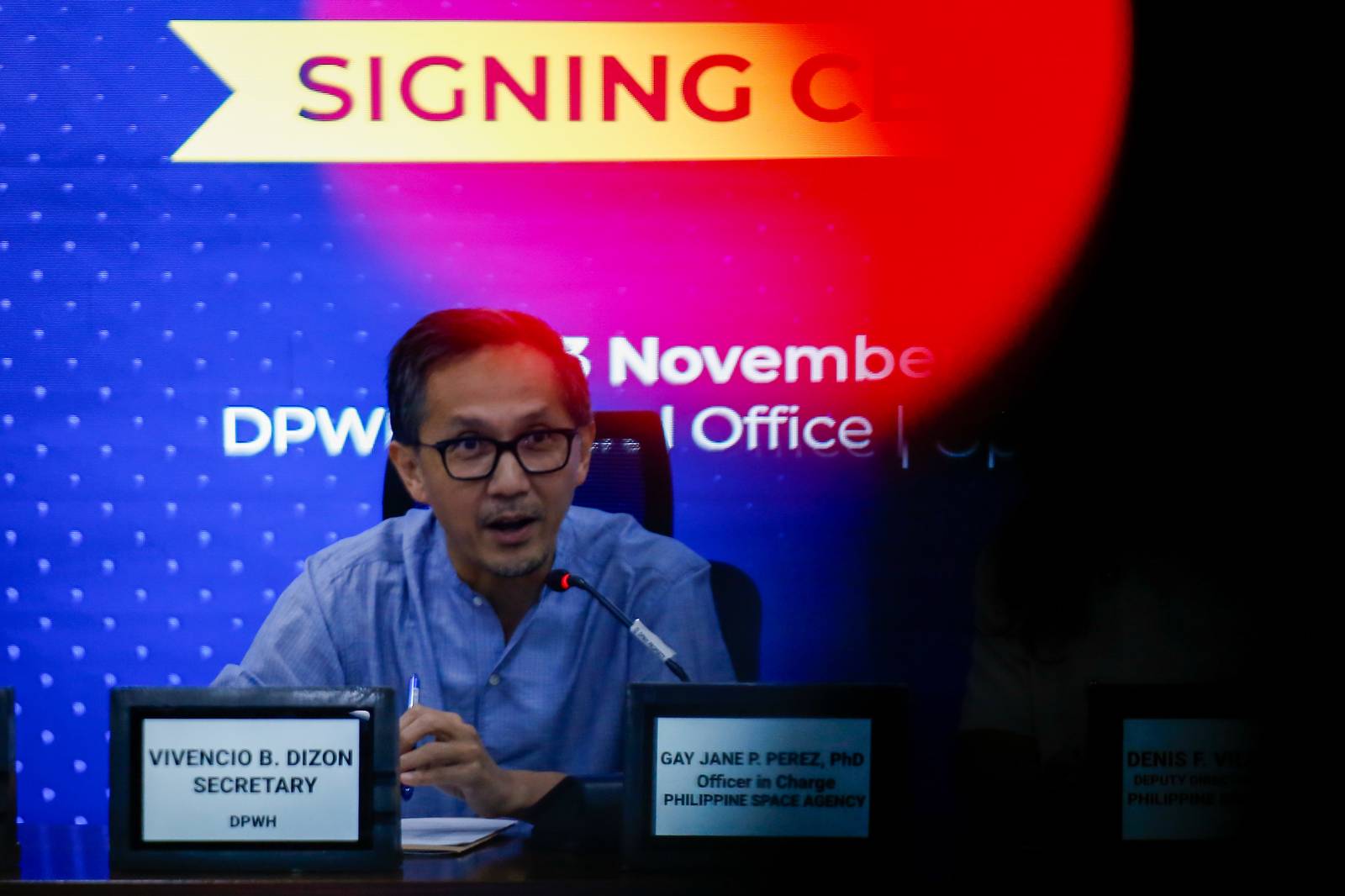 Department of Public Works and Highways Secretary Vince Dizon signs a memorandum of agreement with the Philippine Space Agency, represented by Officer-in-Charge Dr. Gay Jane Perez, at the DPWH Office in Manila on the morning of 03 November 2025. The agreement aims to harness space science and technology and utilize geospatial analytics, historical data, and images in project monitoring.