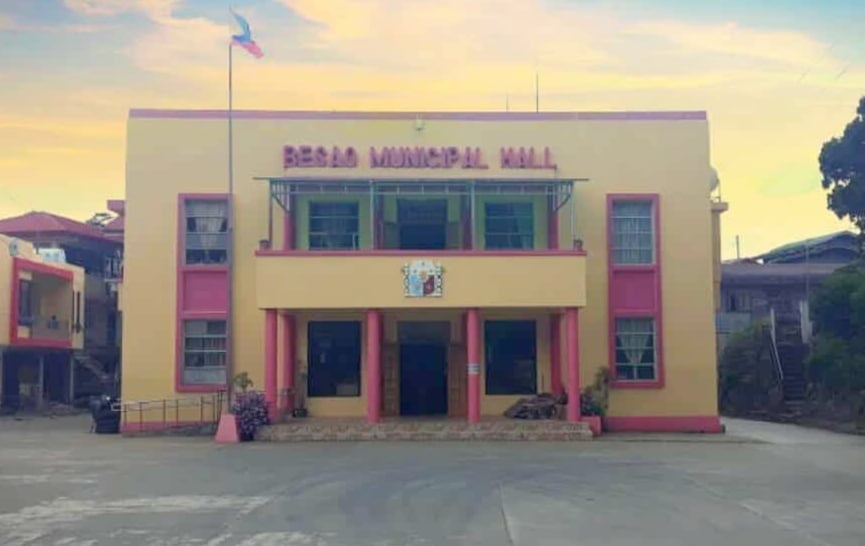 Mountain Province town wears white against corruption