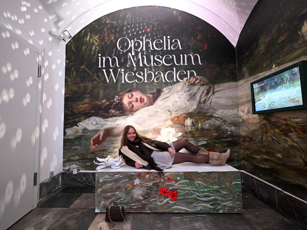 Swifties swarm museum to see Ophelia art