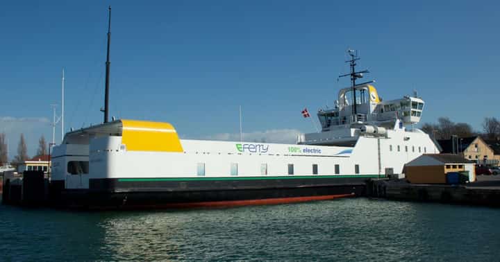 Deal to develop electric, hybrid ferry service