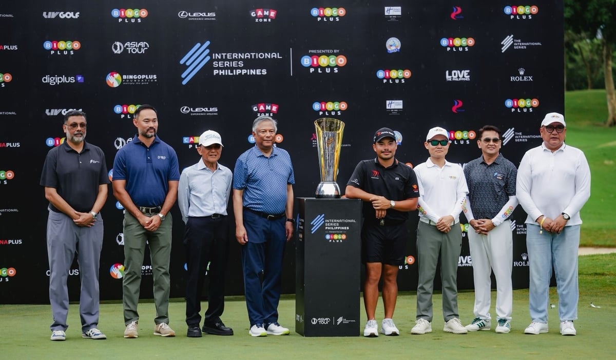 (From left) Mr. Rahul Singh – Head of The International Series, Mr. Cho Minn Thant – Commissioner & CEO, Asian Tour, Mr. Rico Tentonco – Founder, Sta. Elena Golf Club, Mr. Alejandro Tengco – Chairman, PAGCOR, Our champion, Miguel Tabuena, Mr. Tommy Hu – CEO, DigiPlus, Mr. Jasper Vicencio – President, AB Leisure Exponent Inc., and Mr. Ferdinand C. Jumapao – Undersecretary for Special Projects.
