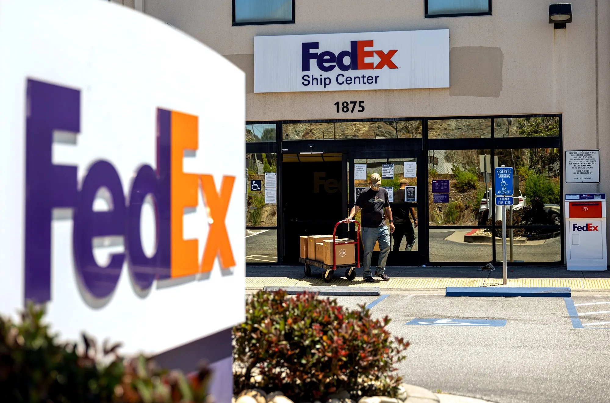 FedEx expanding Authorized ShipCenters network
