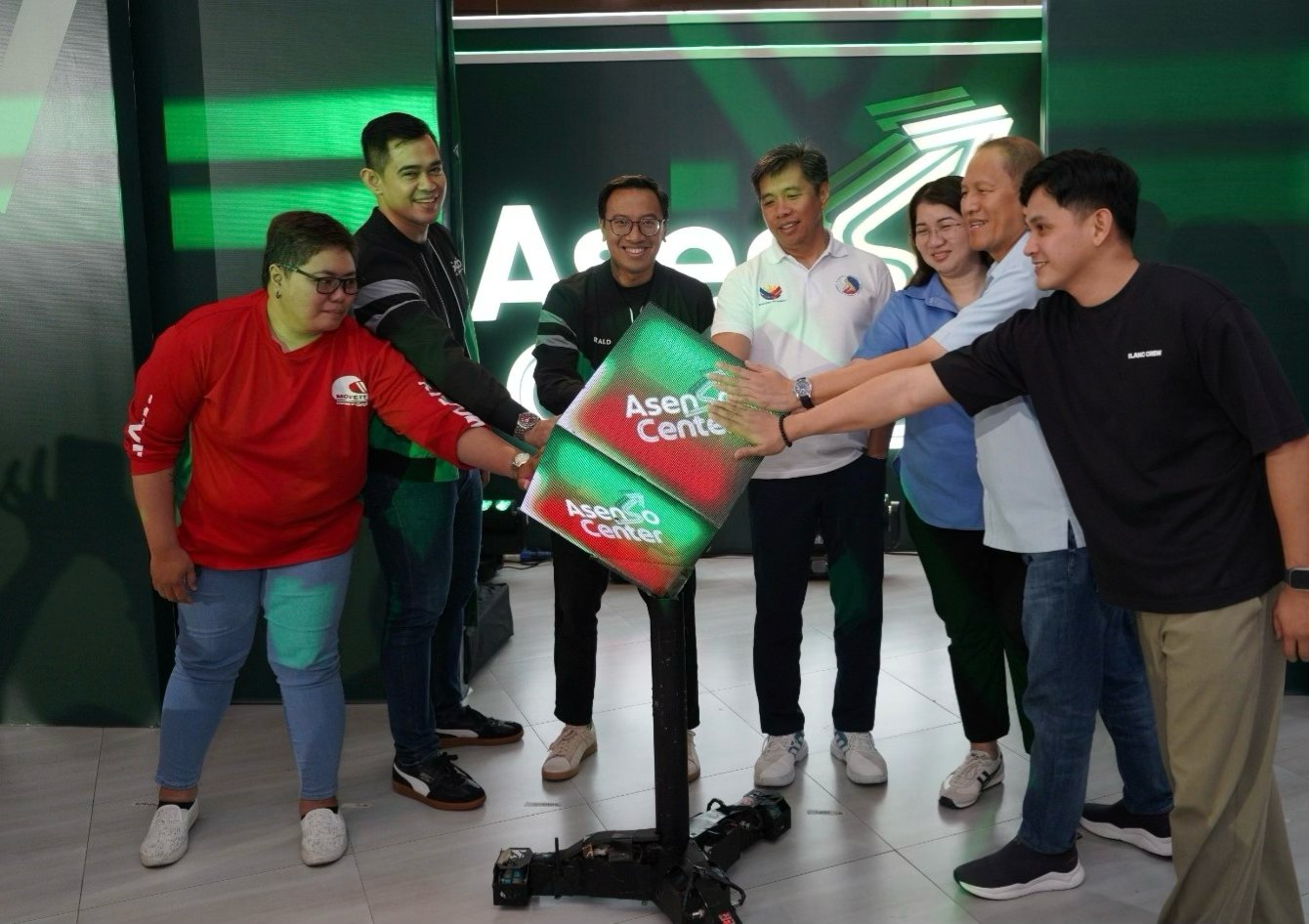 Grab, DICT launch AI-driven Asenso Center