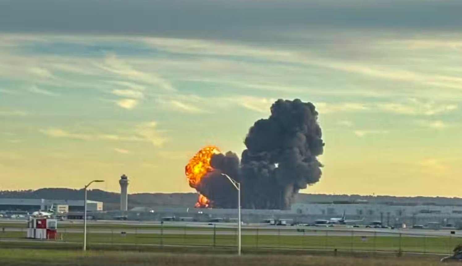 Engine fell off cargo plane before deadly crash