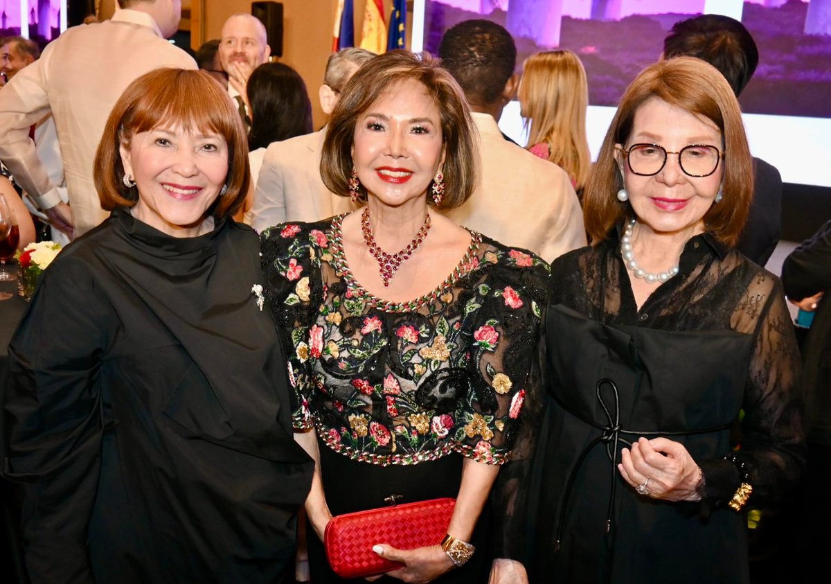 Consul of Guatemala Amelia Ablaza, Consul General of Monaco Fortune Ledesma and Angola Consul Helen Ong.