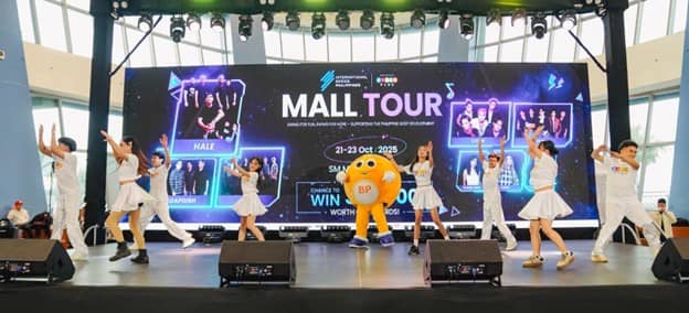 Bing Bing entertains the crowd during the BingoPlus Mall Tour at the SM Mall of Asia Music Hall