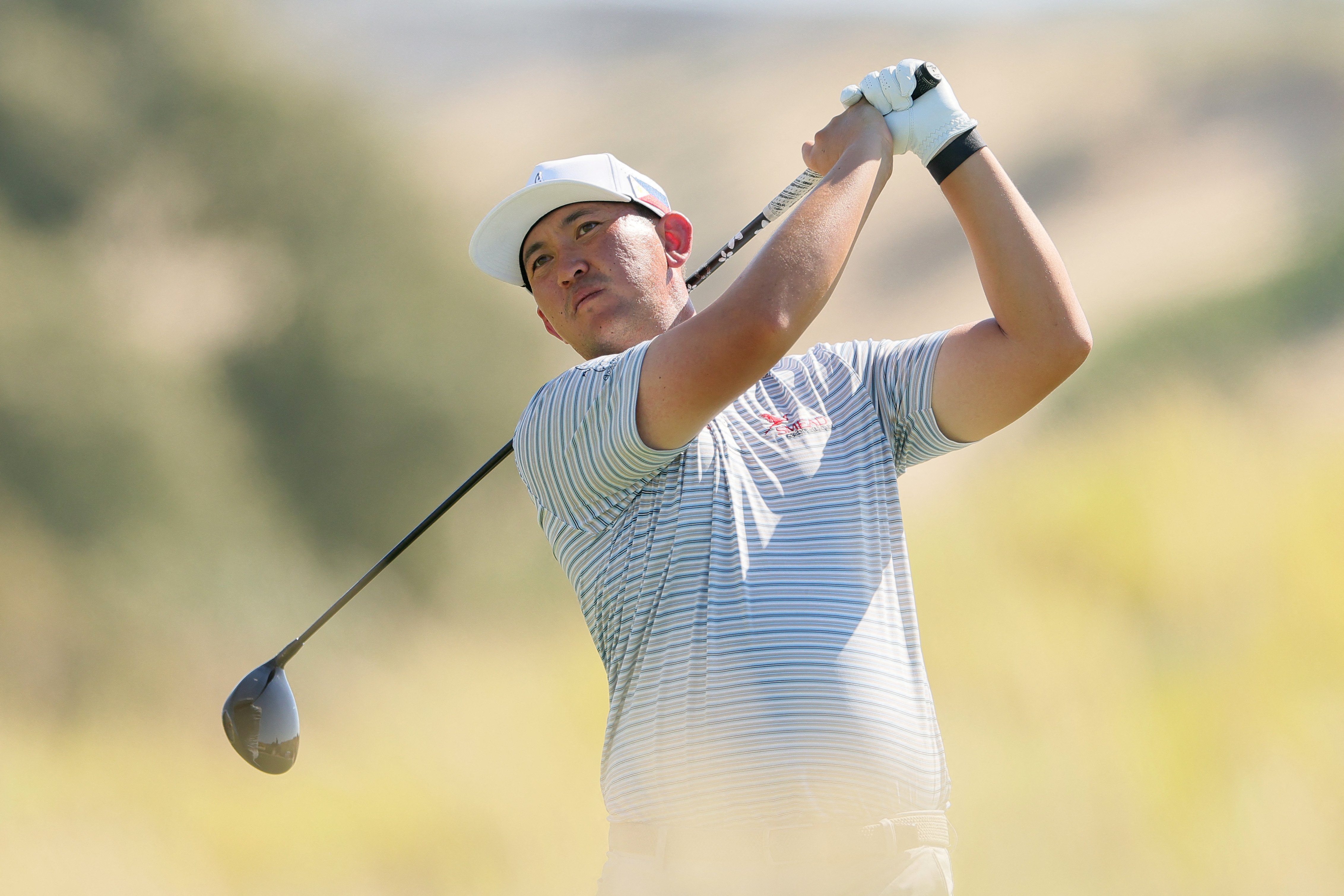 Hoey closes strong with late birdies