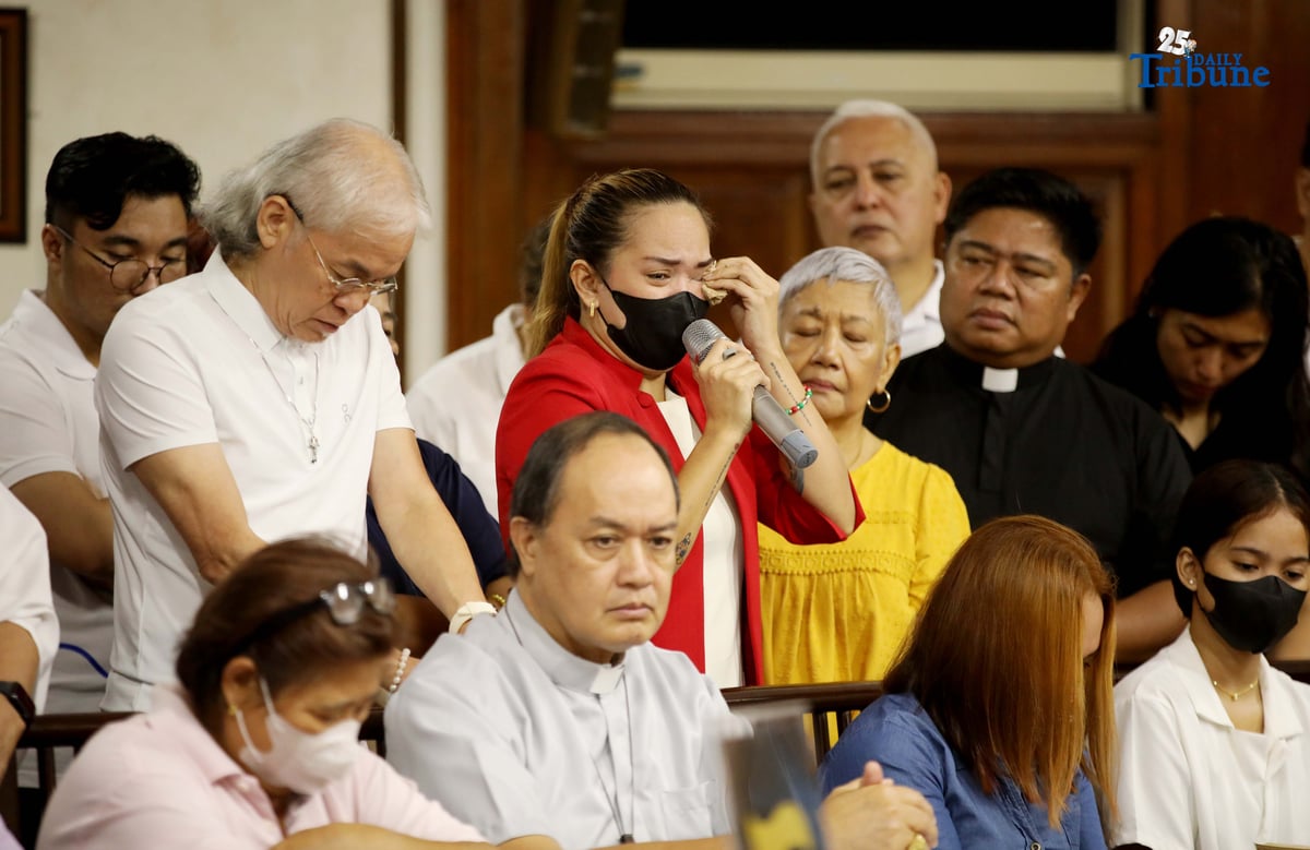 Cardinal Pablo Virgilio “Ambo” David stands with families of alleged drug war victims during a press conference at the Archbishop’s Palace in Mandaluyong City on Friday (Nov. 7, 2025). The group is urging President Ferdinand Marcos Jr. to establish a Truth Commission to investigate extrajudicial killings and other human rights abuses, calling for truth, accountability, and national healing.