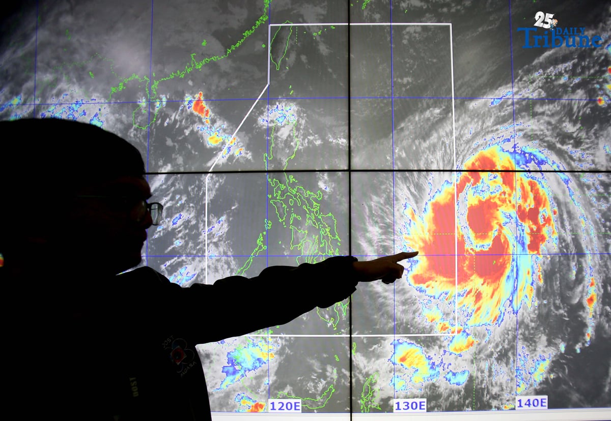 Weather specialist Juan Paolo Pamintuan tracks Severe Tropical Storm Fung-Wong on Friday (Nov. 7, 2025) as it intensifies into a super typhoon. Authorities warn of heavy rains, powerful winds, and dangerous sea conditions this weekend. Communities are urged to stay vigilant and monitor official advisories.
Photo by Analy Labor