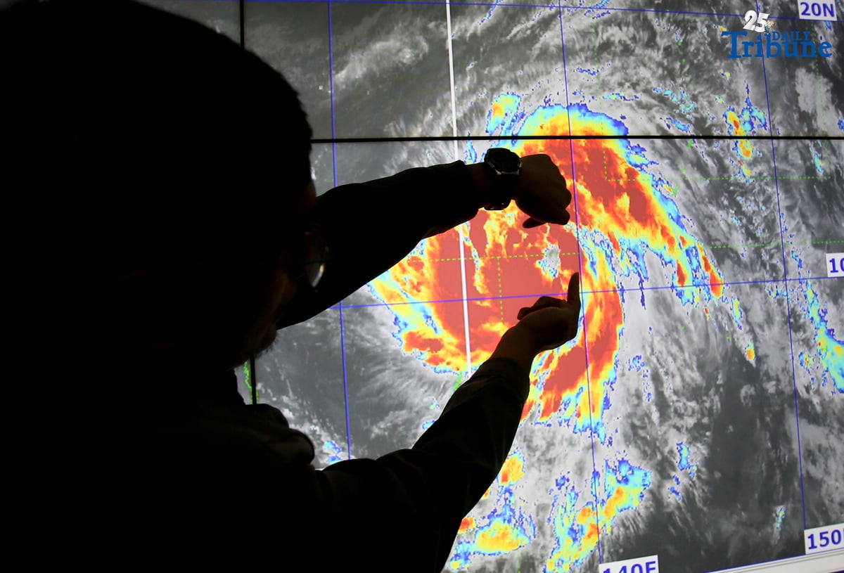 Weather specialist Juan Paolo Pamintuan tracks Severe Tropical Storm Fung-Wong on Friday (Nov. 7, 2025) as it intensifies into a super typhoon. Authorities warn of heavy rains, powerful winds, and dangerous sea conditions this weekend. Communities are urged to stay vigilant and monitor official advisories.
Photo by Analy Labor