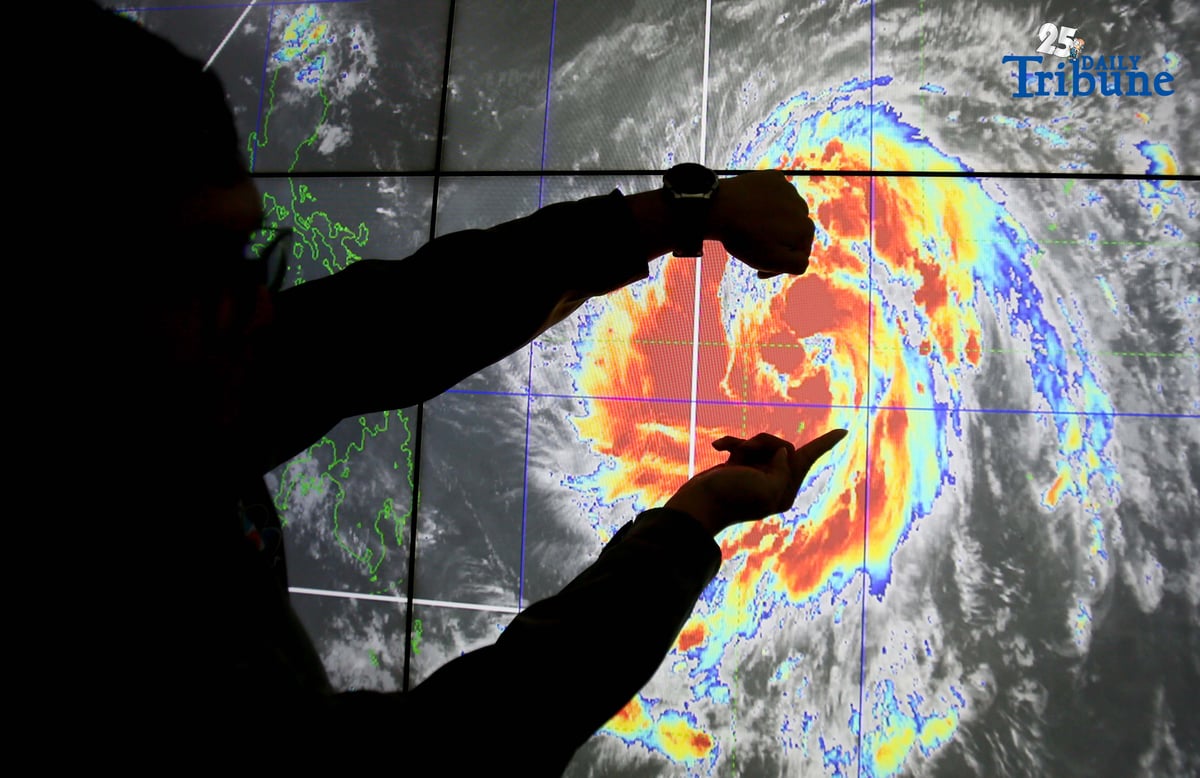 Weather specialist Juan Paolo Pamintuan tracks Severe Tropical Storm Fung-Wong on Friday (Nov. 7, 2025) as it intensifies into a super typhoon. Authorities warn of heavy rains, powerful winds, and dangerous sea conditions this weekend. Communities are urged to stay vigilant and monitor official advisories.
Photo by Analy Labor