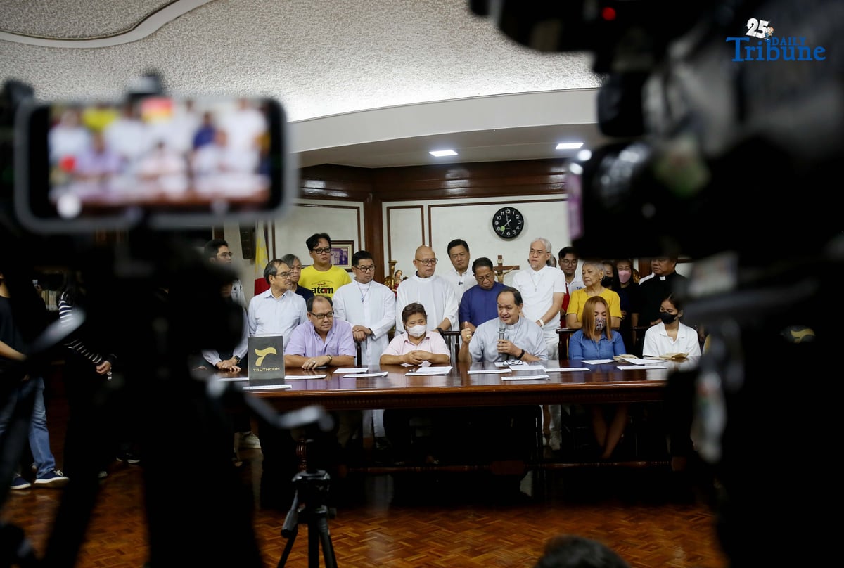 Cardinal Pablo Virgilio “Ambo” David stands with families of alleged drug war victims during a press conference at the Archbishop’s Palace in Mandaluyong City on Friday (Nov. 7, 2025). The group is urging President Ferdinand Marcos Jr. to establish a Truth Commission to investigate extrajudicial killings and other human rights abuses, calling for truth, accountability, and national healing.