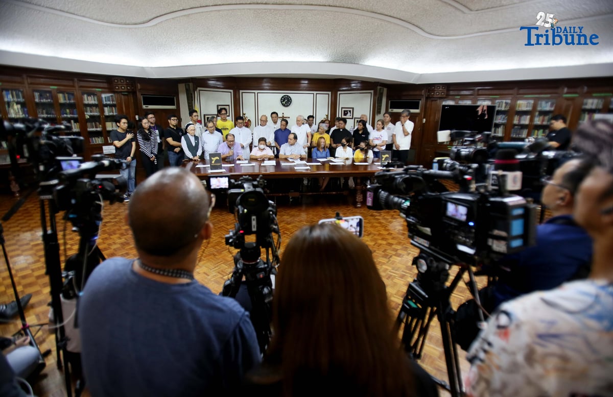 Cardinal Pablo Virgilio “Ambo” David stands with families of alleged drug war victims during a press conference at the Archbishop’s Palace in Mandaluyong City on Friday (Nov. 7, 2025). The group is urging President Ferdinand Marcos Jr. to establish a Truth Commission to investigate extrajudicial killings and other human rights abuses, calling for truth, accountability, and national healing.