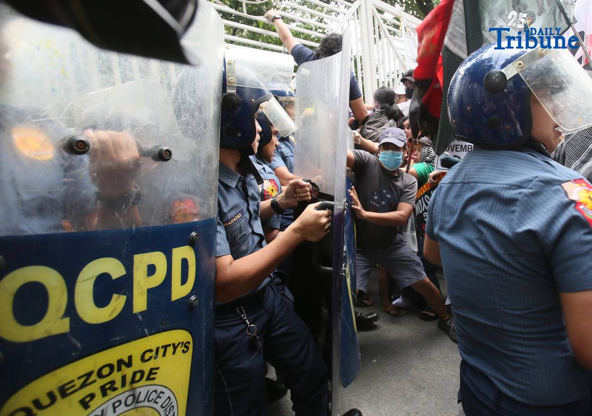 Tension erupts outside the Office of the Ombudsman in Quezon City as protesters clash with QCPD anti-riot police during a rally denouncing “selective justice.” The groups demanded Ombudsman Jesus Crispin Remulla hold all officials allegedly linked to anomalous flood control projects accountable.