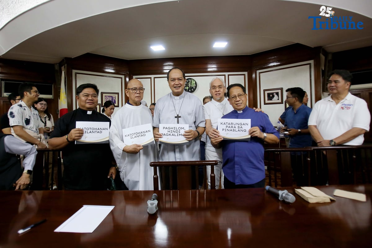 Cardinal Pablo Virgilio “Ambo” David stands with families of alleged drug war victims during a press conference at the Archbishop’s Palace in Mandaluyong City on Friday (Nov. 7, 2025). The group is urging President Ferdinand Marcos Jr. to establish a Truth Commission to investigate extrajudicial killings and other human rights abuses, calling for truth, accountability, and national healing.