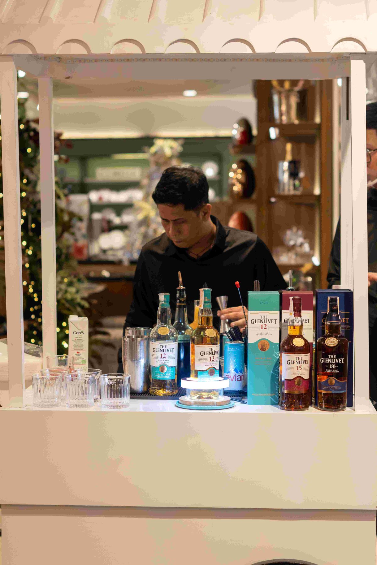 Rustan’s hosted an exclusive sneak peek of the Philippine Wine Merchants’ 22nd Grand Wine Experience, happening this 14 November. The intimate preview offered guests and enthusiasts a taste of what’s to come — a grand celebration bringing together the world’s finest wines, spirits and champagnes under one roof.