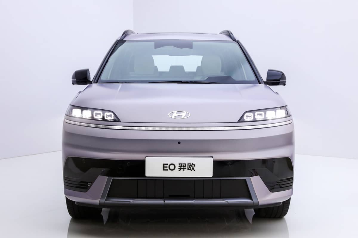 SPOTLIGHT highlights the silhouette of Hyundai’s first dedicated EV developed for China.