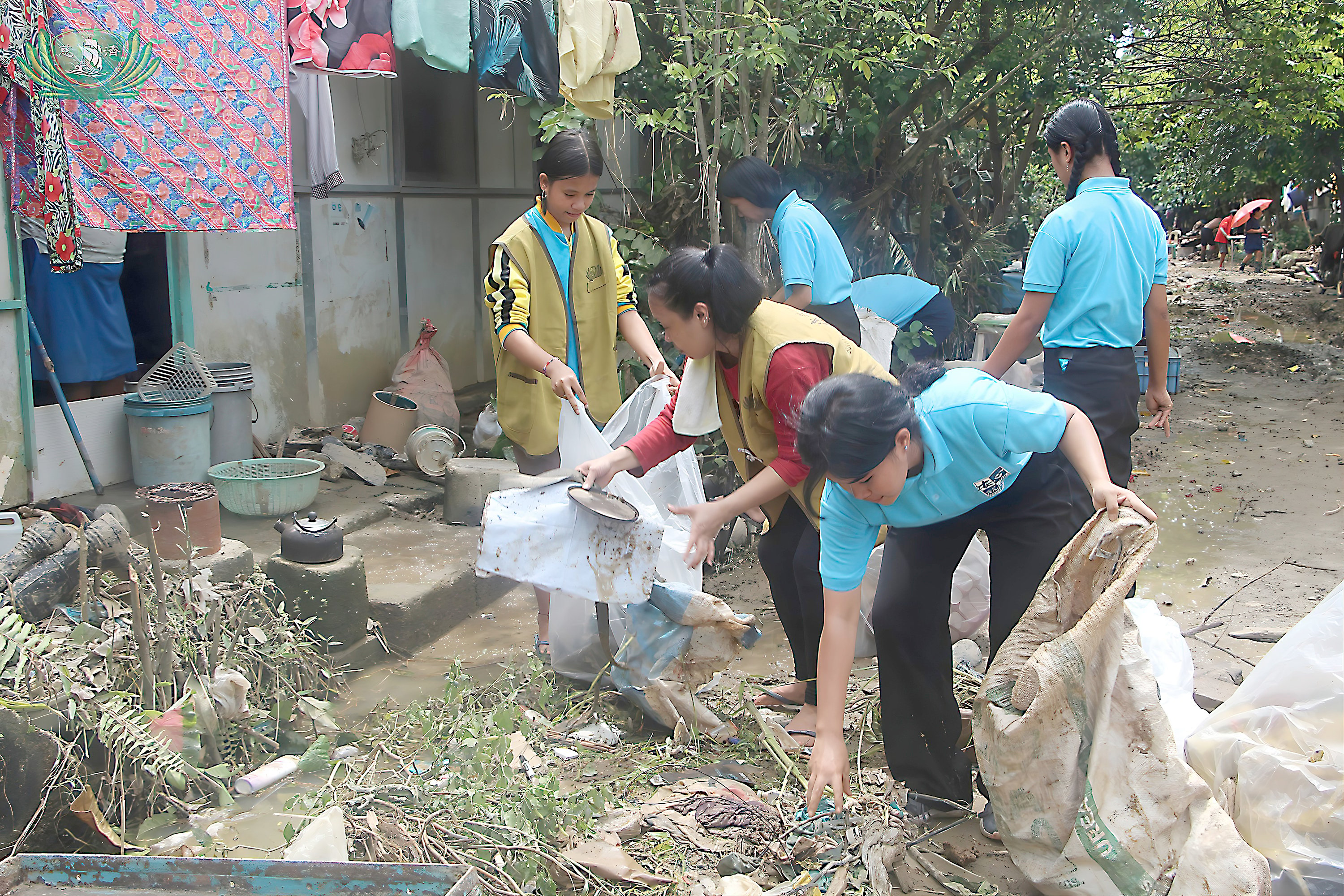 Helping hand from Tzu Chings