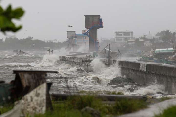 Fishing activities not allowed as Super Typhoon Uwan lashes the country