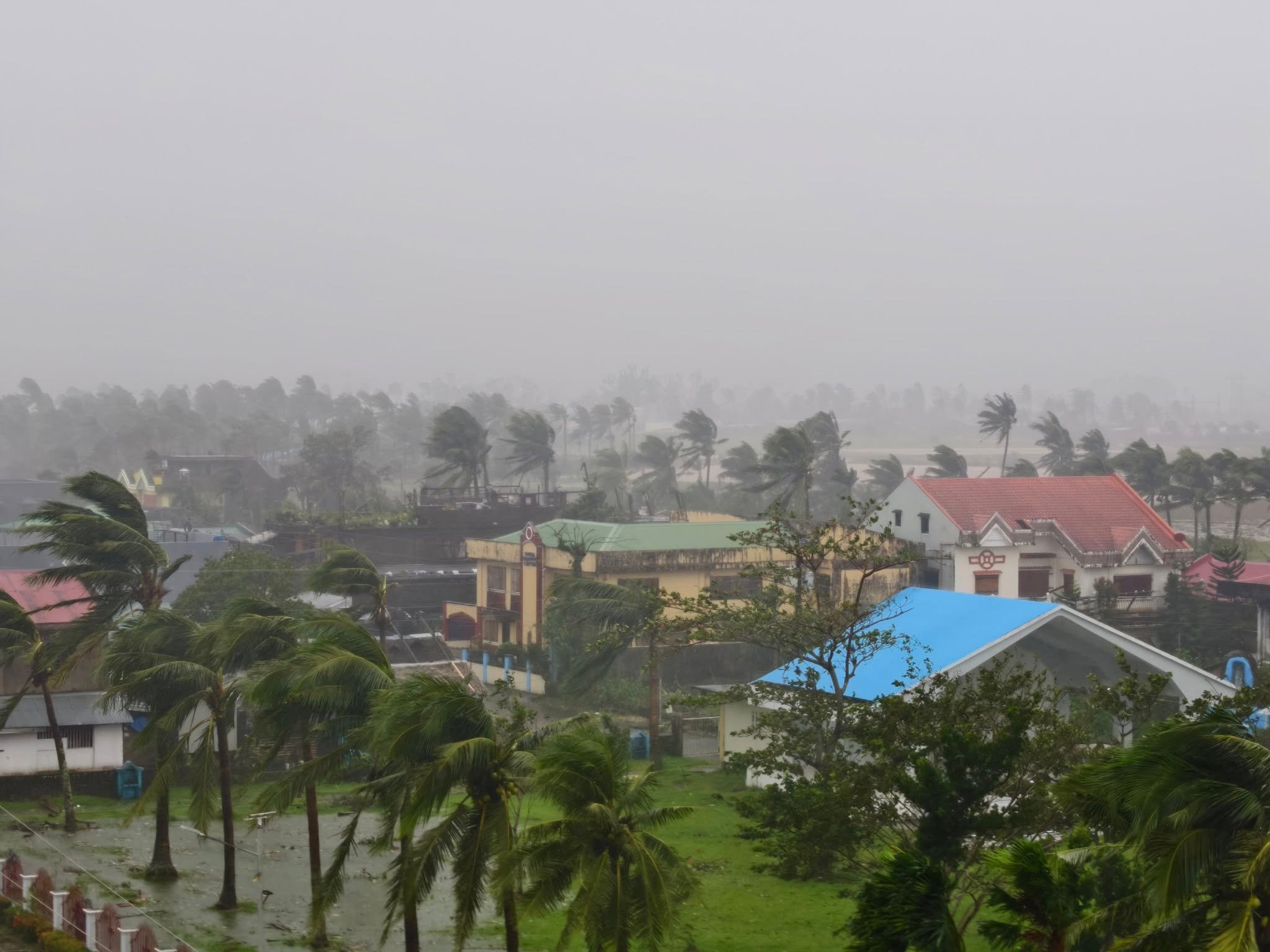‘Uwan’ pummels Catanduanes