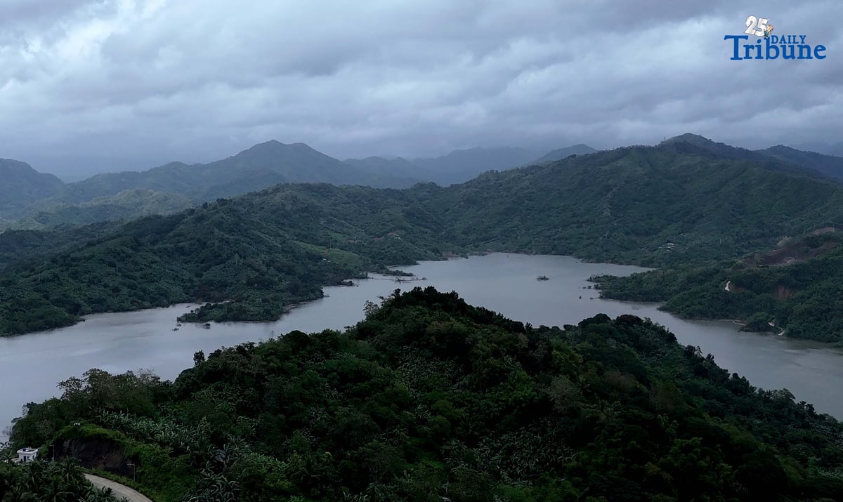 STORM SHIELD. Dark clouds loom over the Sierra Madre mountain range as seen from the Casili River in Barangay Pintong Bukawe, San Mateo, Rizal on Monday, 10 November 2025. According to PAGASA, the rugged terrain of Luzon — including the Sierra Madre — helped weaken Super Typhoon Uwan (Fung-Wong) as it crossed the country’s landmass.
