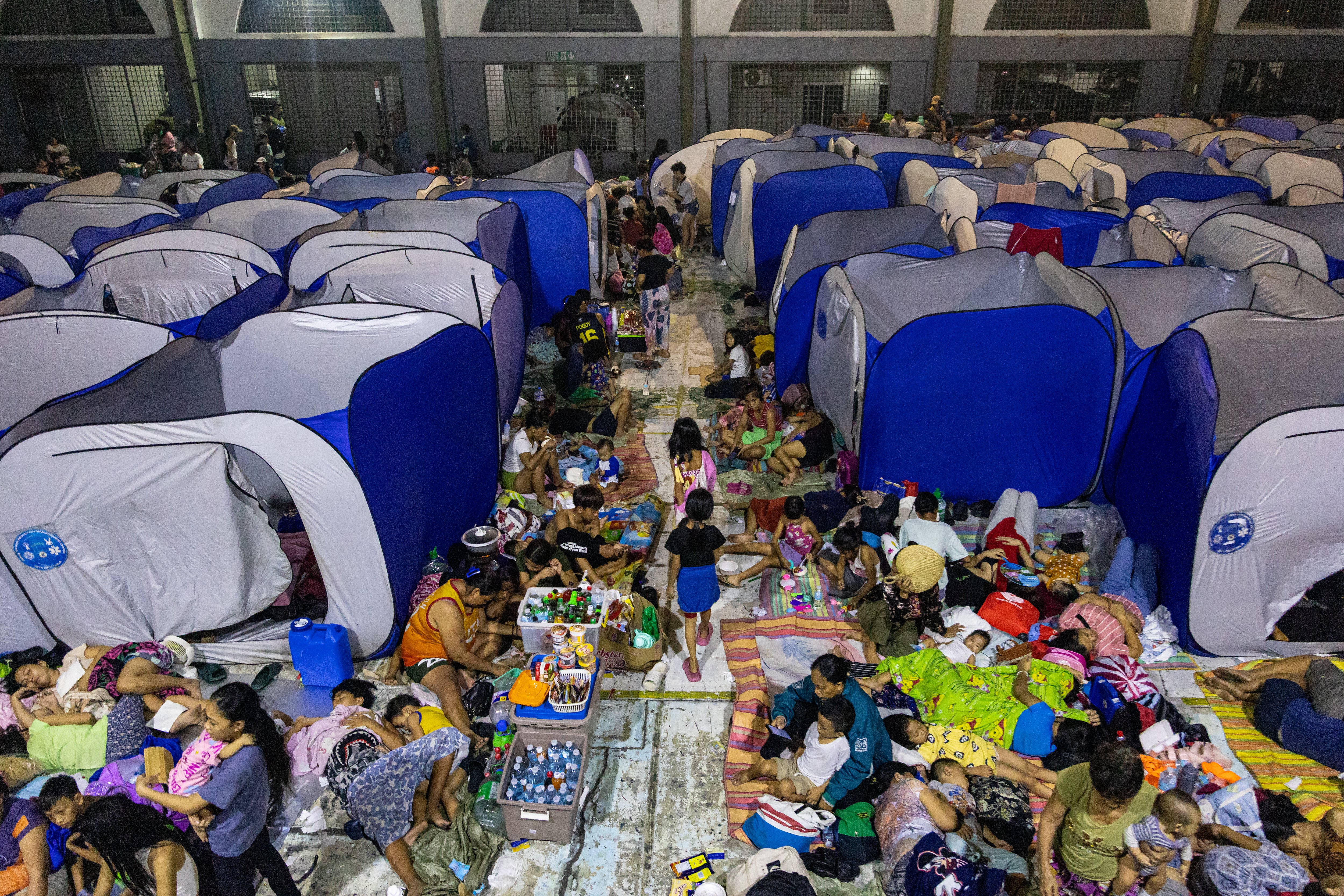 Sardines-like situation at the Delpan Evacuation Center in Manila amid ST Uwan