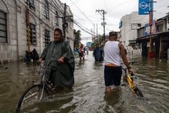 Weaker #UwanPH now over West Philippine Sea