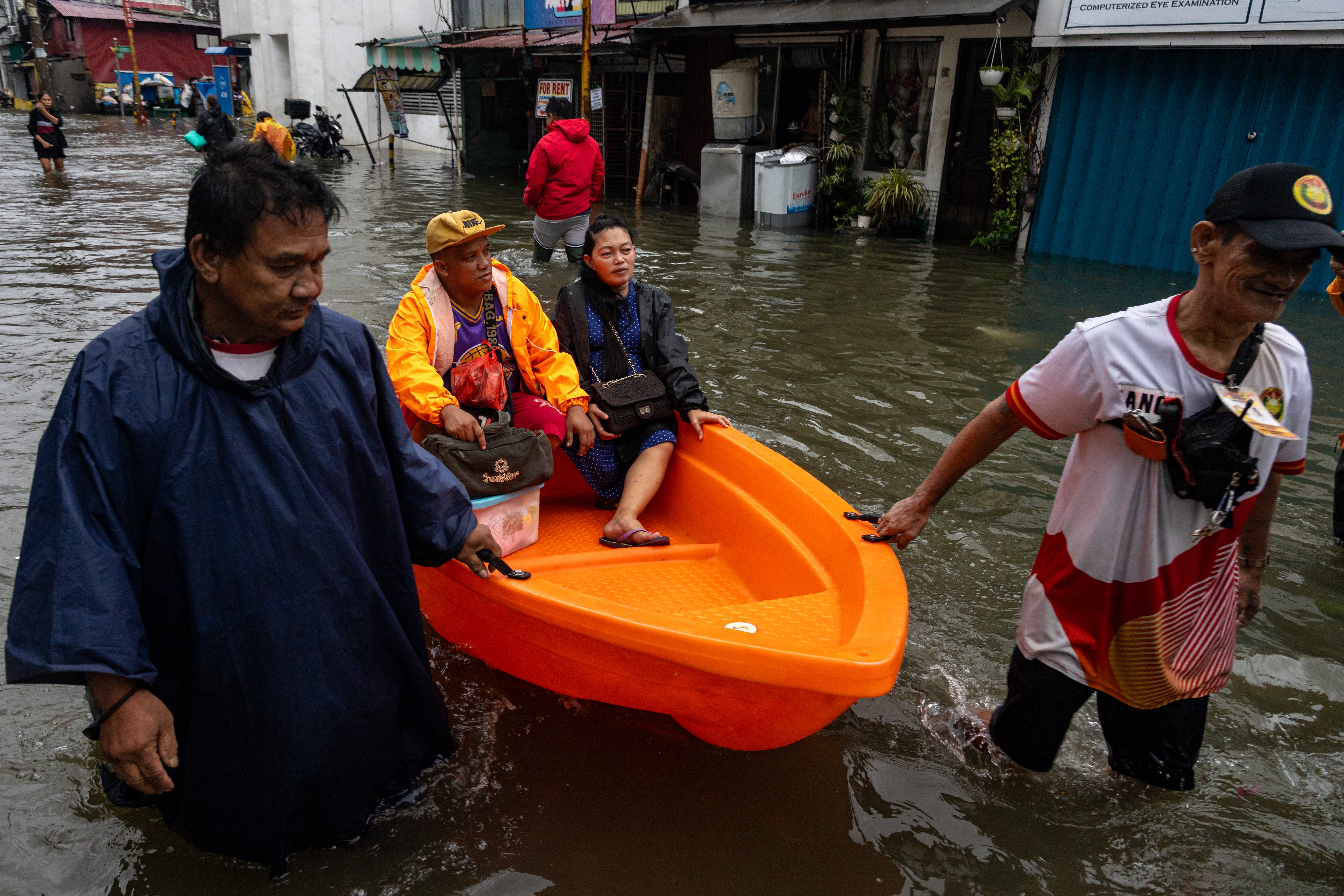 Gov't urged to extend work suspension in Uwan-affected areas