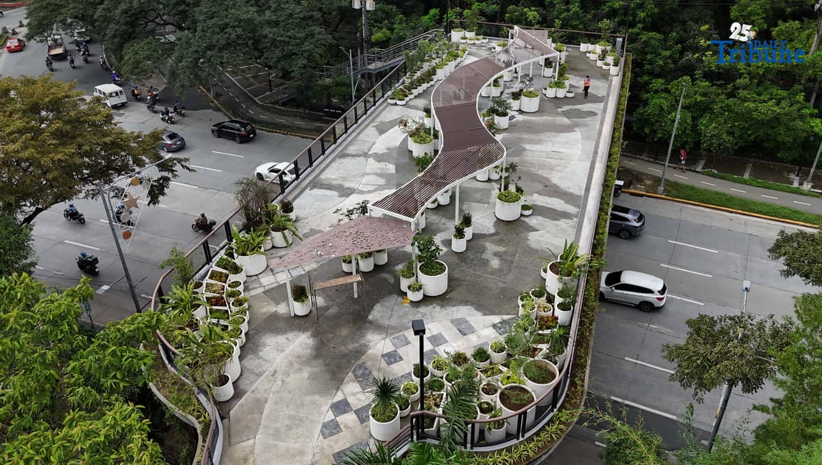 (November 11 2025) The newly built “Elevated Landscape Promenade” connect to Quezon Memorial Circle and the Ninoy Aquino Parks and Wildlife Center, on Tuesday, November 11, 2025. The Elevated Landscape Promenade is a project of the Quezon City Government that will connect the Quezon Memorial Circle to the Ninoy Aquino Parks and Wildlife Center. The elevated walkway aims to provide a safe passage for pedestrians and cyclists traveling between the two parks. Photo/Analy Labor