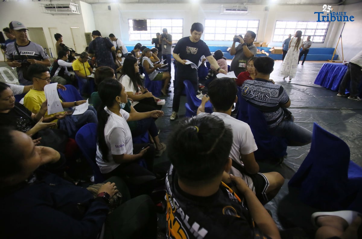 Carlos Montemayor, owner of Micesa 8 Gaming Inc., meets with Small Town Lottery (STL) agents at Camp Karingal in Quezon City, presenting samples of genuine versus fake STL identification cards. Montemayor and STL officials urged closer coordination with local authorities and the police to curb illegal number games such as “jueteng,” and reaffirmed full compliance with PCSO rules to safeguard bettors and STL players.