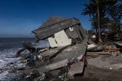 Houses collapsed following #UwanPH
