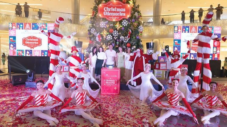 Christmas begins as Festival Mall lights 30-foot tree 
